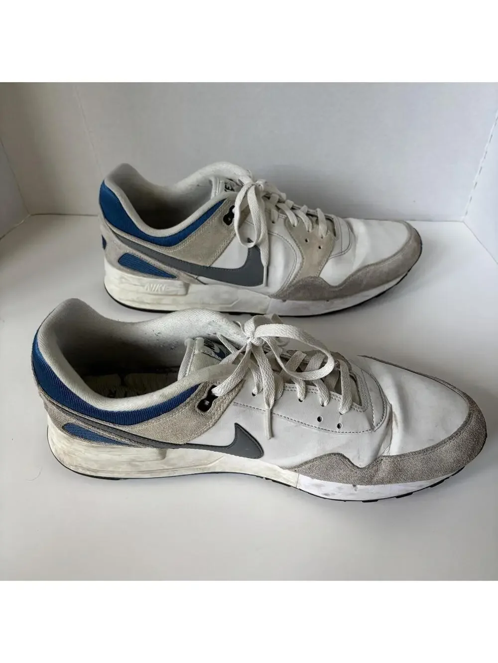 Nike Men's White and Multi Trainer